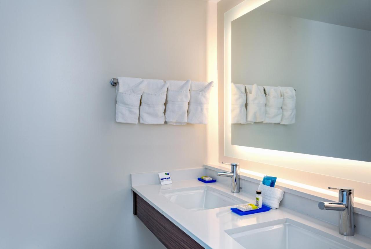 Holiday Inn Express Tampa-Brandon By Ihg Dış mekan fotoğraf